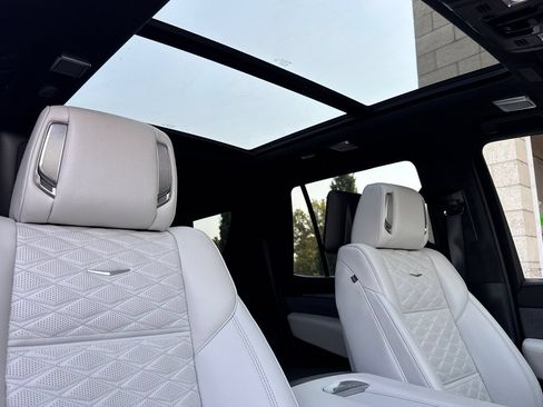 Used 2025 Cadillac Escalade Sport Platinum AWD/4WD image 21