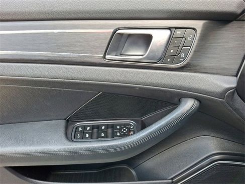 Used 2023 Porsche Panamera 4 Platinum Edition image 17