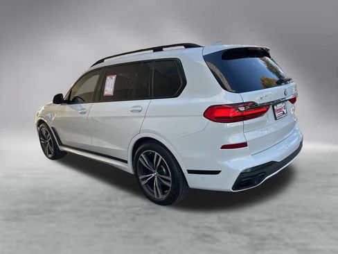 Used 2022 BMW X7 xDrive40i w/ M Sport Package AWD/4WD image 4