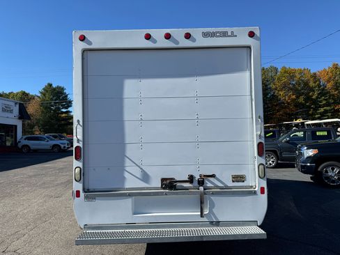 Used 2016 GMC Savana 3500 image 9