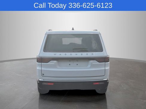 Used 2024 Jeep Wagoneer 4WD w/ Premium Group I image 4
