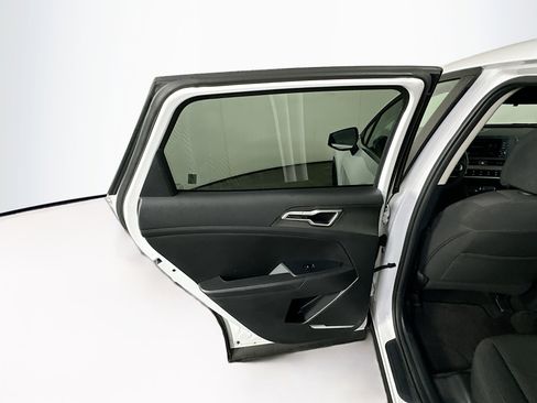 Used 2025 Kia Sportage LX image 26