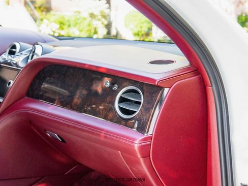 Used 2019 Bentley Bentayga image 58