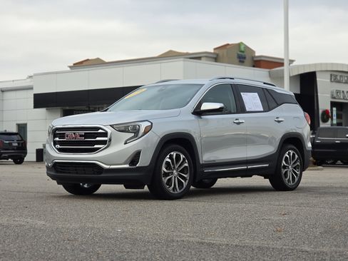 Used 2020 GMC Terrain SLT w/ Preferred Package image 3