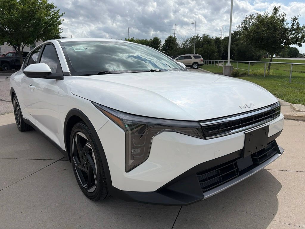 Used 2025 Kia K4 EX FWD image 2