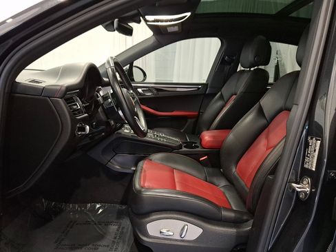 Used 2021 Porsche Macan image 11