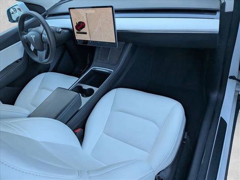 Used 2021 Tesla Model Y Long Range image 23