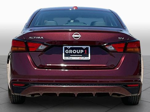 Used 2024 Nissan Altima 2.5 SV FWD image 5