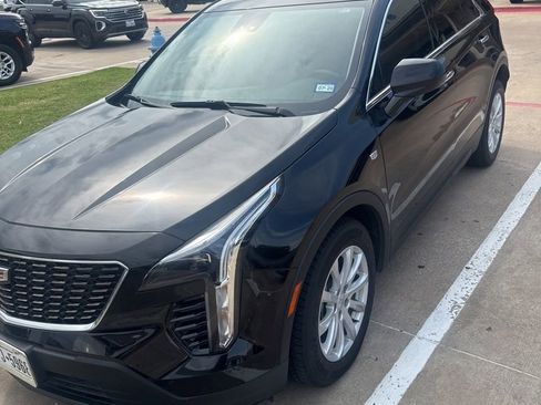 Used 2023 Cadillac XT4 Luxury w/ Cold Weather Package FWD image 4