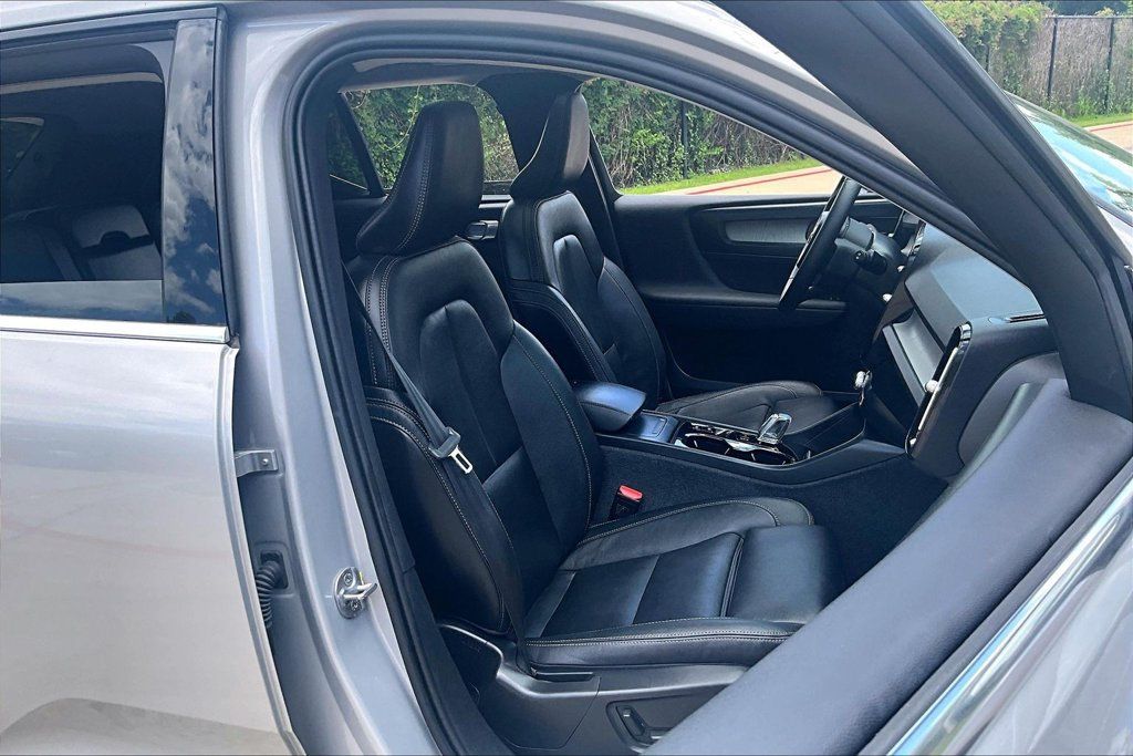 Certified 2024 Volvo XC40 B5 Plus w/ Protection Package Premier AWD/4WD image 10