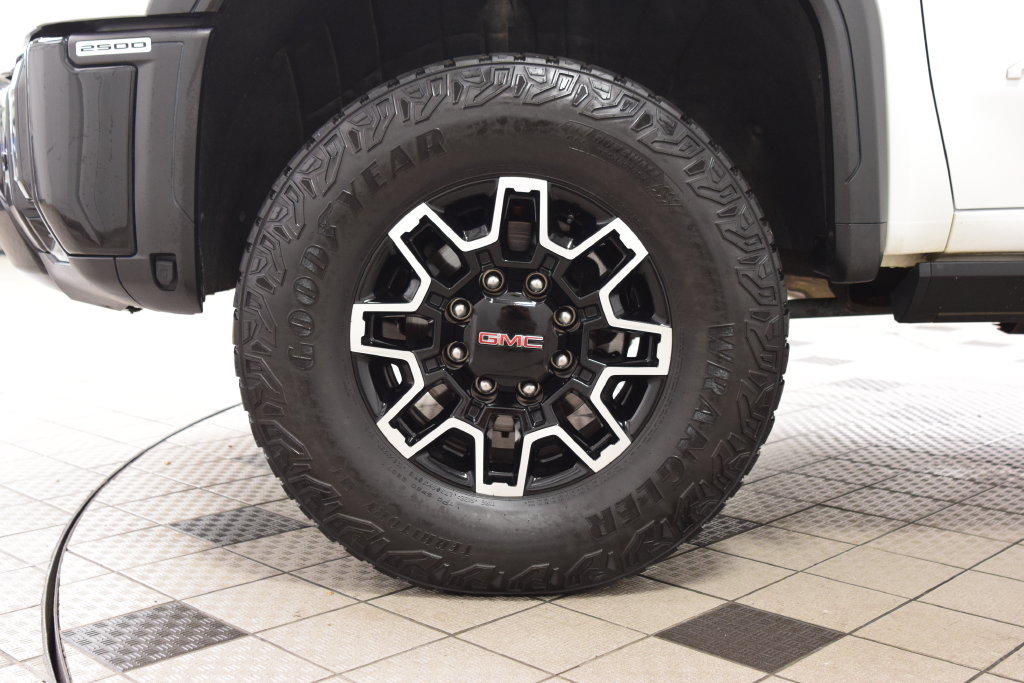 Used 2025 GMC Sierra 2500 AT4X AWD/4WD image 33