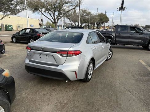 Certified 2025 Toyota Corolla LE image 5