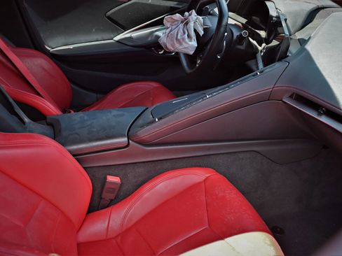 Used 2022 Chevrolet Corvette Stingray Convertible w/ Z51 Performance Package RWD image 18