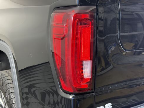 Used 2020 GMC Sierra 1500 AT4 w/ AT4 Premium Package AWD/4WD image 8