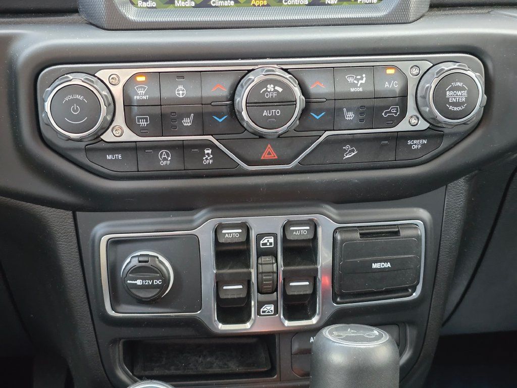 Used 2018 Jeep Wrangler Unlimited Sahara AWD/4WD image 26