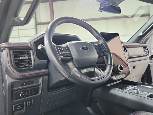Used 2024 Ford Expedition Limited RWD image 19