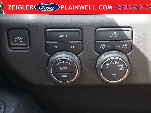 Used 2024 Chevrolet Silverado 1500 LT AWD/4WD image 28