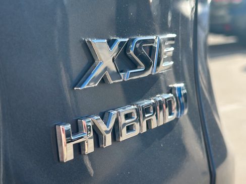 Used 2023 Toyota RAV4 XSE AWD/4WD image 9