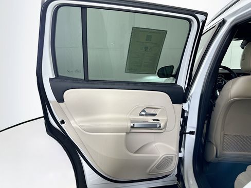 Used 2025 Mercedes-Benz GLB 250 image 27