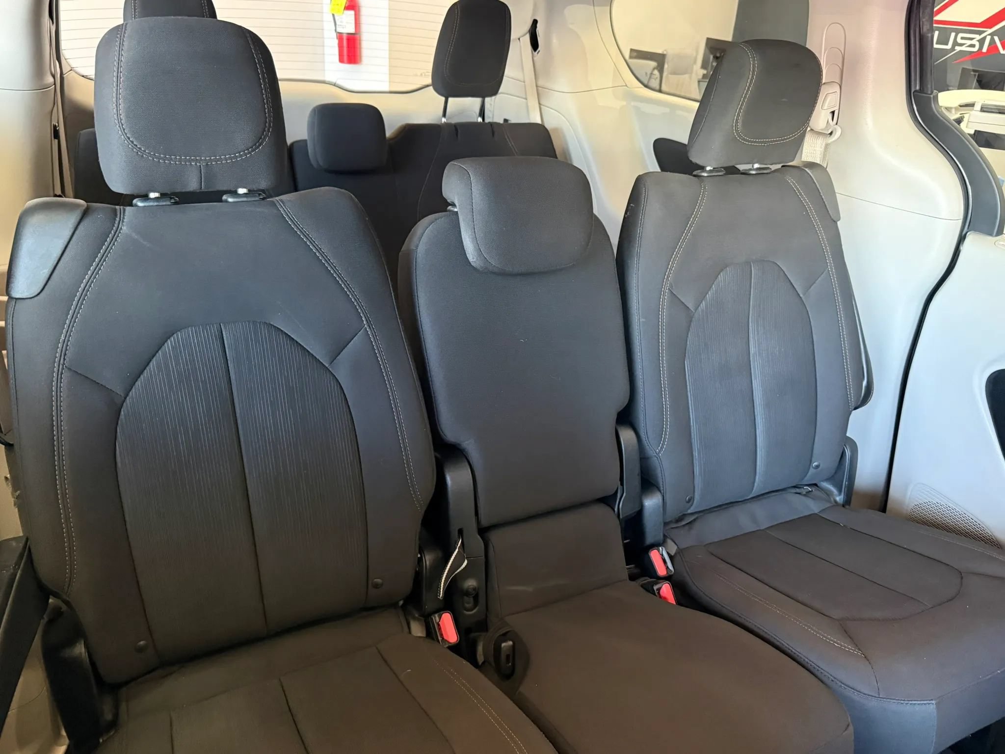 Used 2018 Chrysler Pacifica Touring Plus w/ Tire & Wheel Group FWD image 31