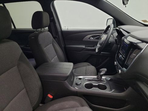 Used 2023 Chevrolet Traverse LT image 21