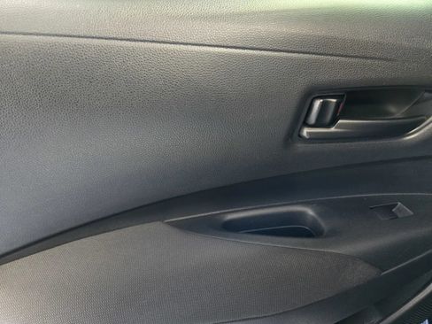 Used 2022 Toyota Corolla LE w/ Carpet Mat Package (TMS) FWD image 11