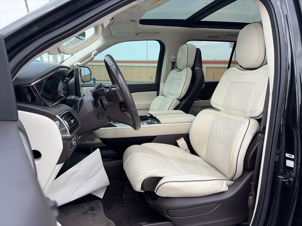 Used 2023 Lincoln Nautilus FWD w/ Premium Package image 14