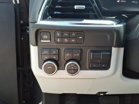 Used 2025 Chevrolet Suburban Premier AWD/4WD image 15