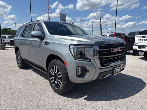 Used 2024 GMC Yukon AT4 w/ AT4 Premium Package AWD/4WD image 8
