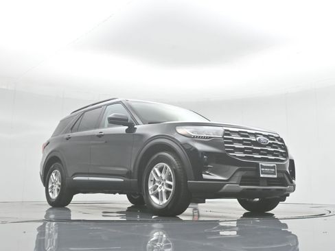 New 2025 Ford Explorer Active w/ Active Comfort Package image 4