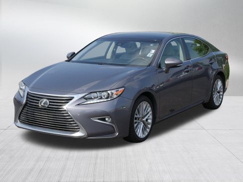 Used 2016 Lexus ES 350 w/ Luxury Package w/Wood Trim FWD image 3