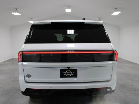 New 2026 Lincoln Navigator Reserve w/ Jet Appearance Package AWD/4WD image 7