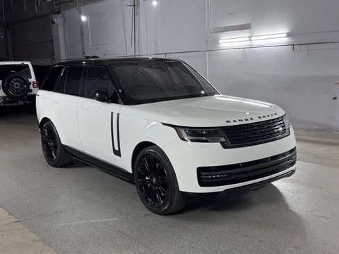 Used 2023 Land Rover Range Rover SE AWD/4WD image 3