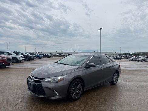 Used 2017 Toyota Camry SE FWD image 9