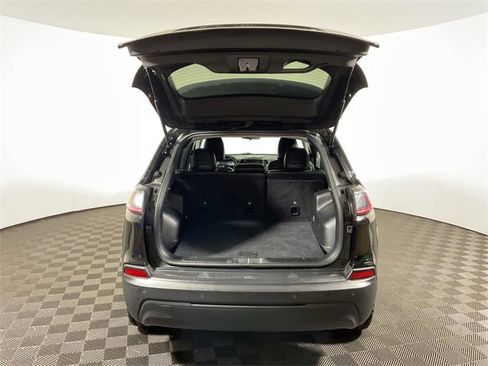 Used 2020 Jeep Cherokee Latitude Plus w/ Cold Weather Group image 12