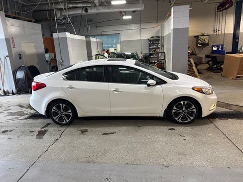 Used 2016 Kia Forte EX w/ EX Premium Package FWD image 2
