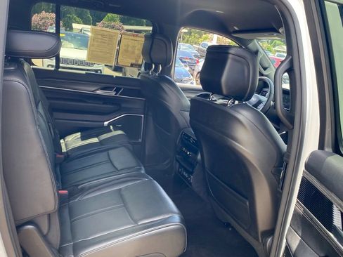Used 2024 Jeep Wagoneer L Series II w/ Flexible Seating Group AWD/4WD image 18