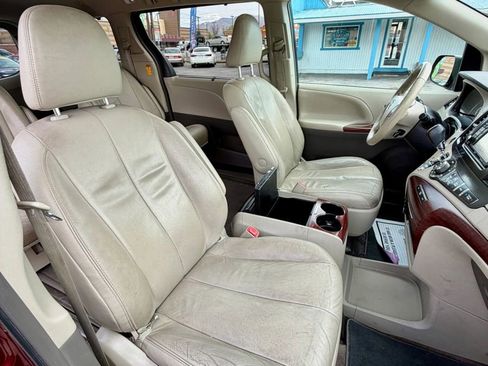 Used 2014 Toyota Sienna XLE image 14