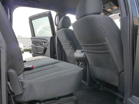 Used 2019 Nissan Titan SV w/ SV Convenience Package AWD/4WD image 14