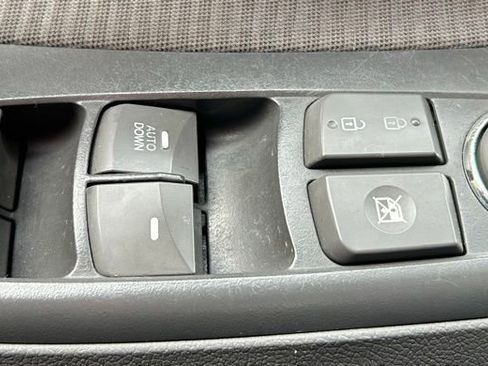 Used 2011 Hyundai Elantra GLS w/ Preferred Equipment Pkg 3 FWD image 17