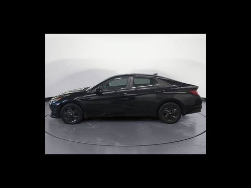 Used 2022 Hyundai Elantra SEL w/ Convenience Package FWD image 3