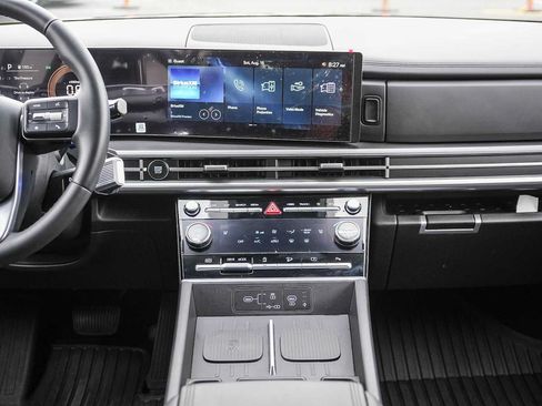 Used 2025 Hyundai Santa Fe SEL FWD image 16