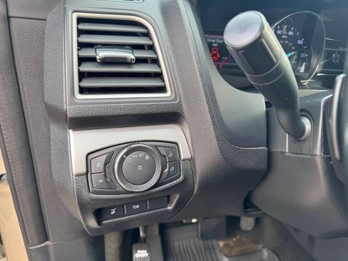 Used 2017 Ford Explorer XLT w/ Equipment Group 202A AWD/4WD image 14