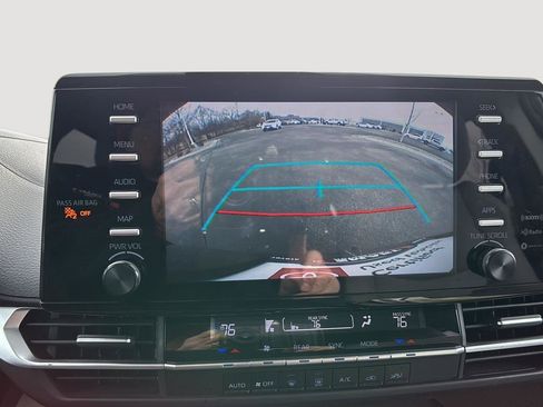 Used 2024 Toyota Sienna LE image 28