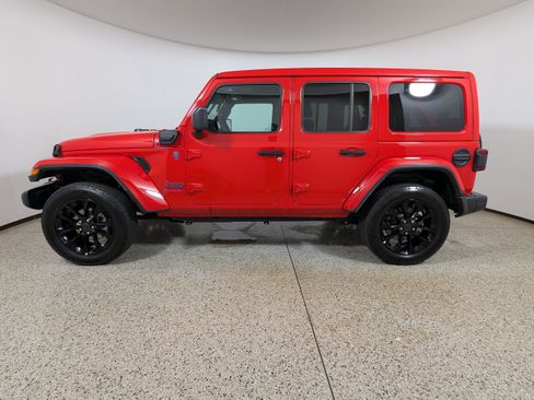 Used 2025 Jeep Wrangler Unlimited Sahara w/ Safety Group AWD/4WD image 4