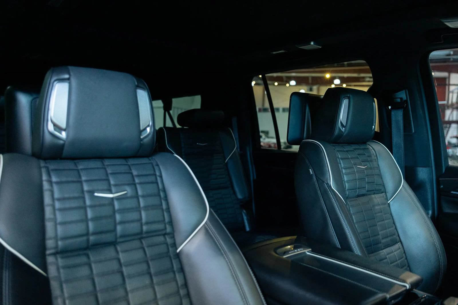 Used 2024 Cadillac Escalade ESV V AWD/4WD image 33