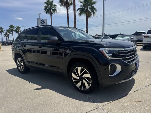 Used 2024 Volkswagen Atlas SE AWD/4WD image 3