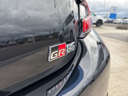 Used 2024 Toyota GR86 Premium image 7