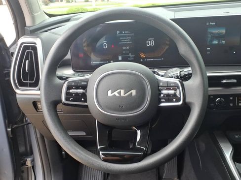 Used 2025 Kia Sorento LX FWD image 5