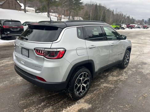 New 2026 Jeep Compass Limited image 5